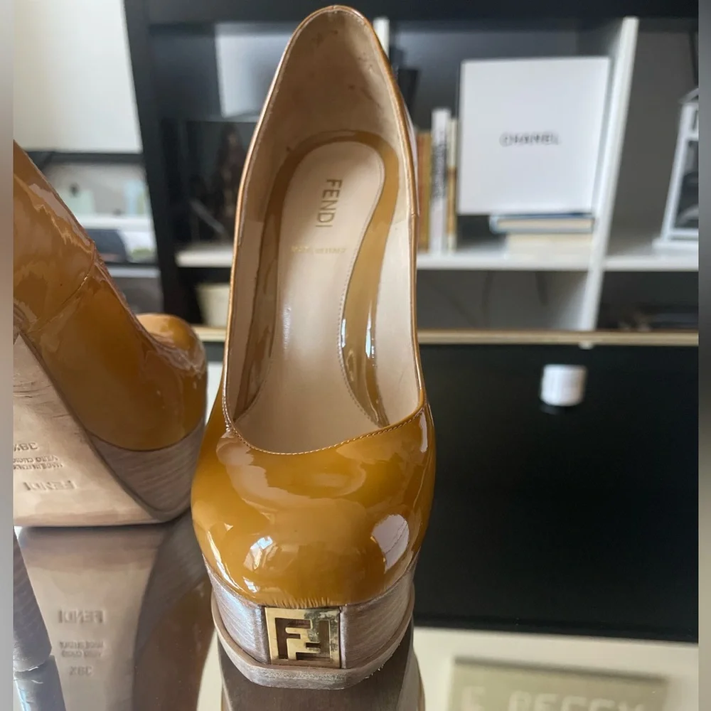 Fendi “Fendista” Tan Leather Logo Platform Pumps - Picture 5 of 7